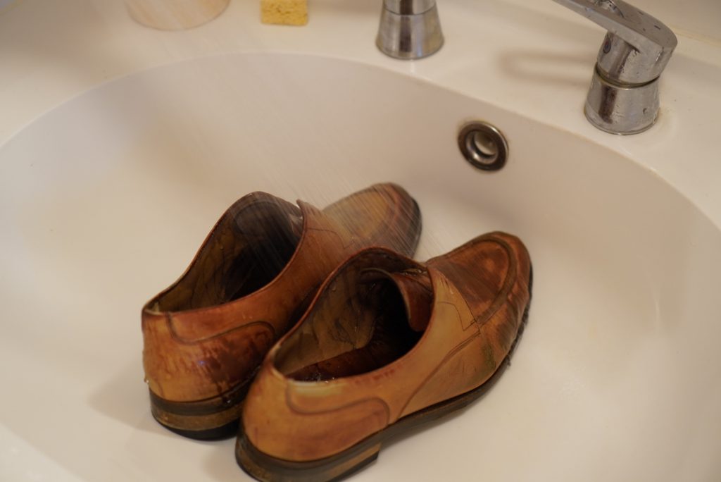 サドルソープの使い方【革靴の丸洗い】 | お洒落は足もとから｜ASHIMOTO